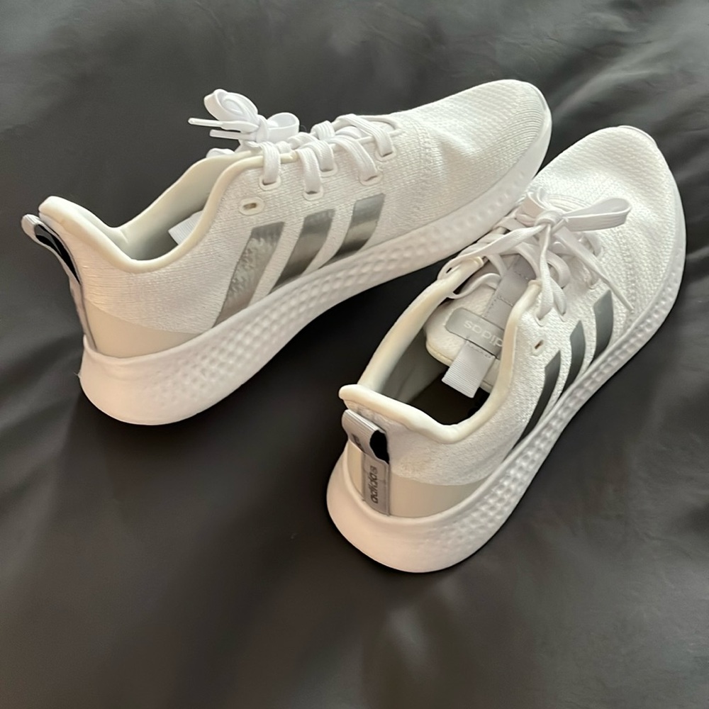 Brand new never worn size 9 adidas cloud form shoes
